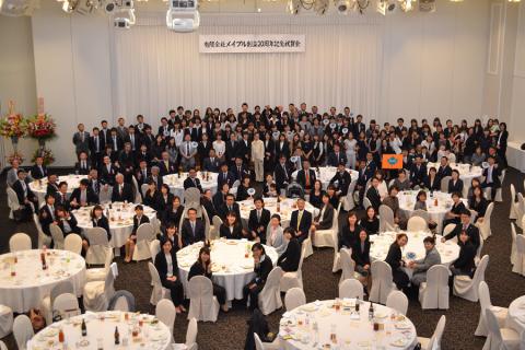 全社員集まっての懇親会の様子です